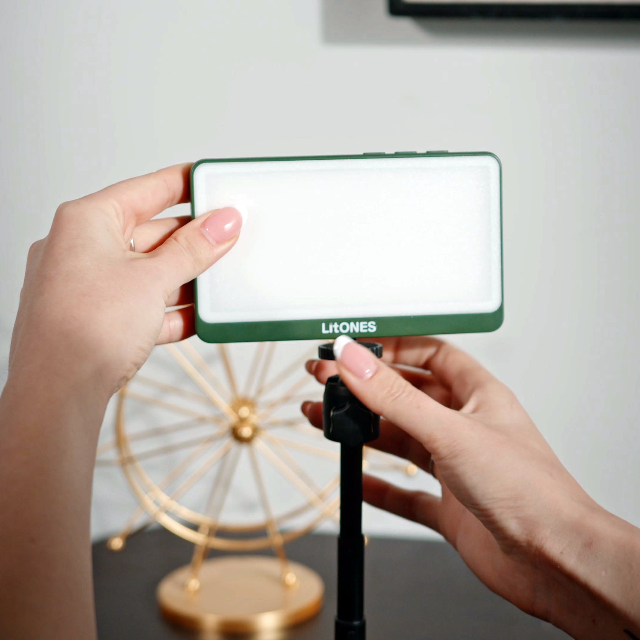 Square 3 Portable Light Kit with Tripod